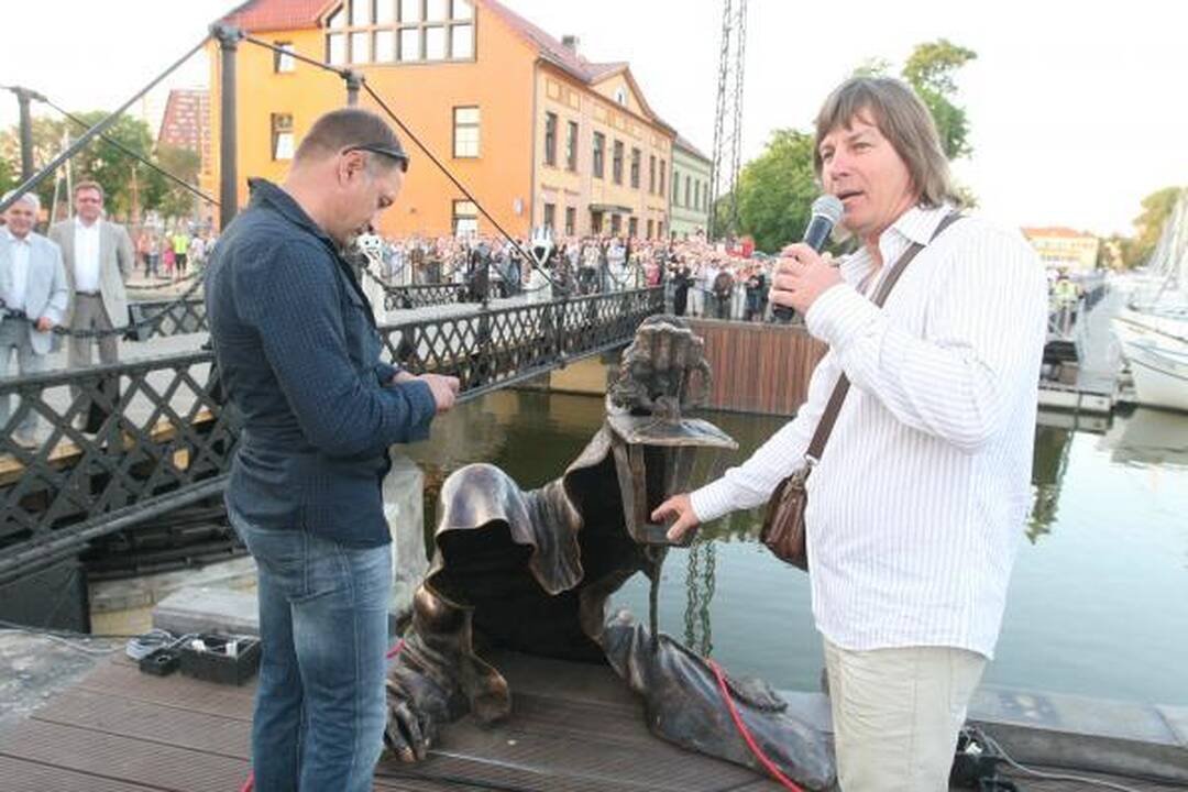Vaiduoklio skulptūra – su staigmenomis