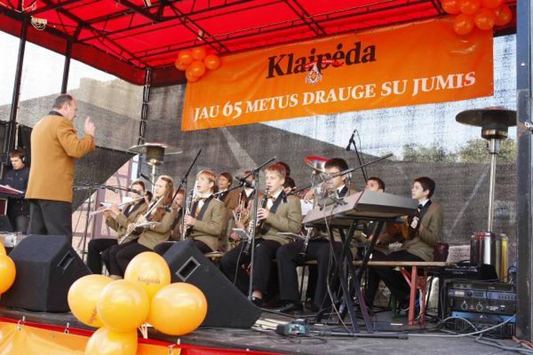 "Klaipėdos" jubiliejų miestiečiai šventė "Saulėto rudens" šventėje 