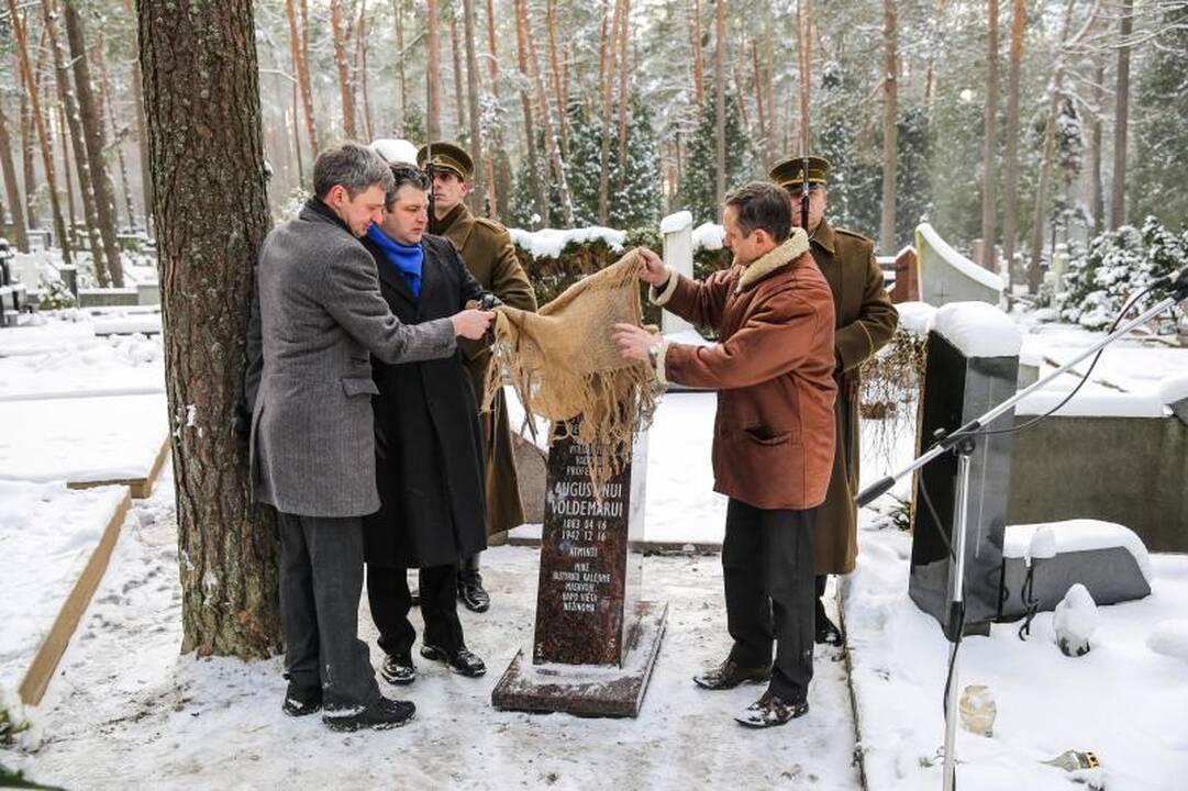 Petrašiūnų kapinėse įamžintas Lietuvos pirmojo premjero atminimas