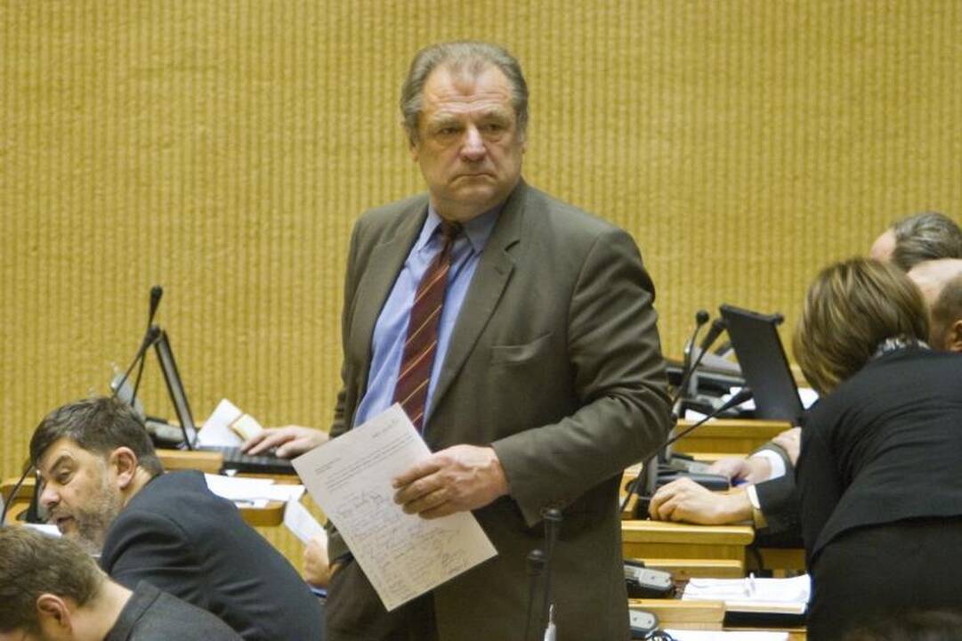 Mirė Seimo narys Julius       Veselka   