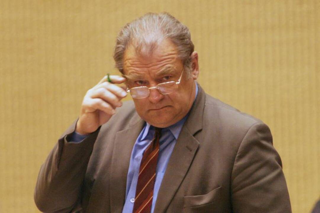 Mirė Seimo narys Julius       Veselka   