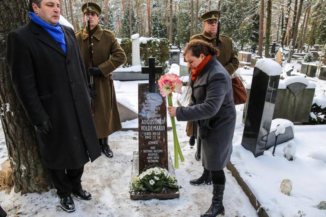 Petrašiūnų kapinėse įamžintas Lietuvos pirmojo premjero atminimas
