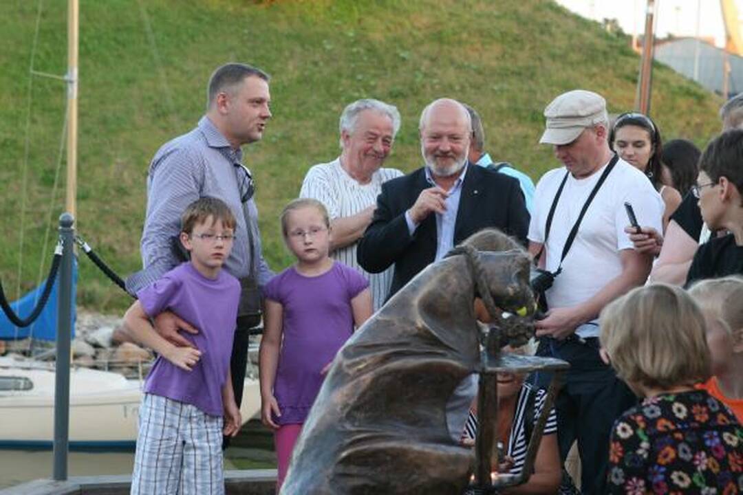 Vaiduoklio skulptūra – su staigmenomis