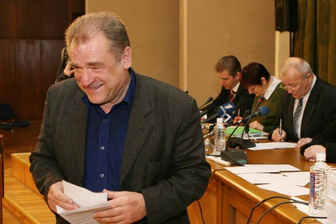 Mirė Seimo narys Julius       Veselka   