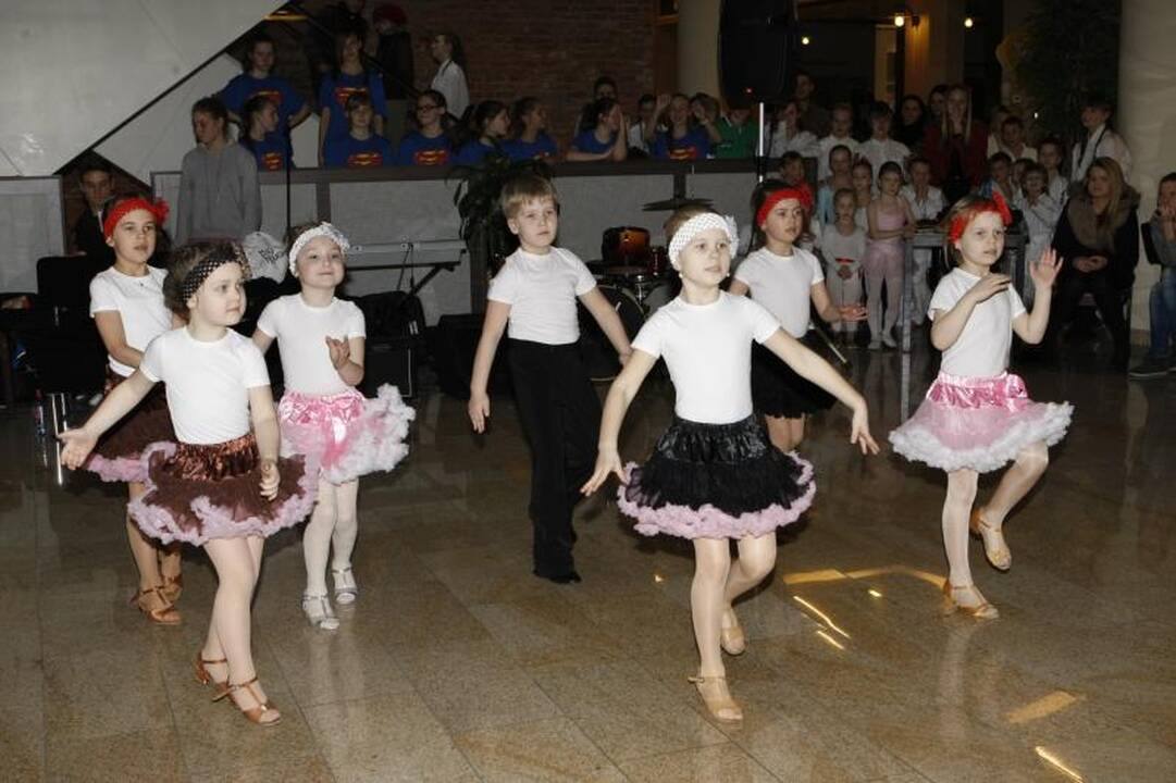 Modernioje parodoje – visko po truputį  