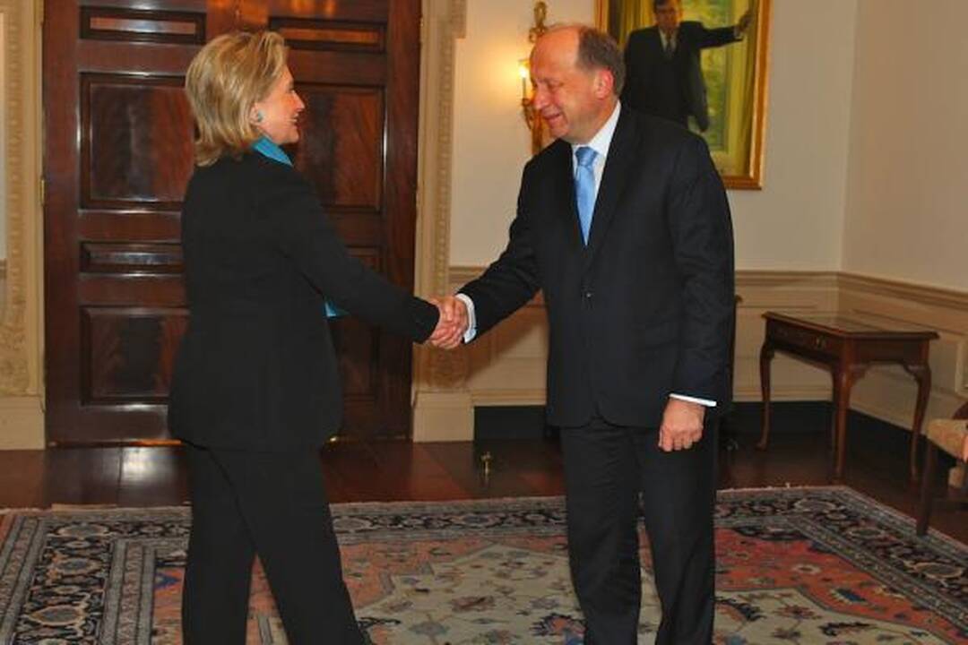 H.Clinton ploja A.Kubiliui per petį už ekonominę politiką