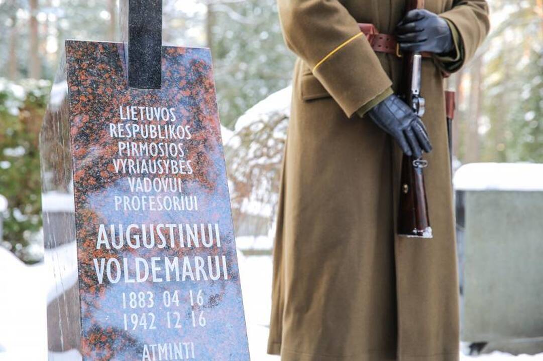 Petrašiūnų kapinėse įamžintas Lietuvos pirmojo premjero atminimas