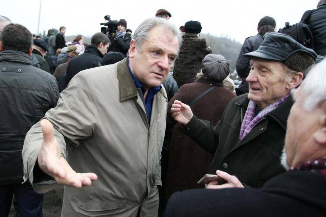 Mirė Seimo narys Julius       Veselka   