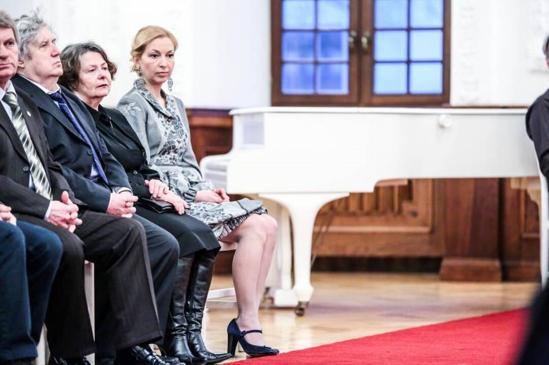 Rotušėje dešimčiai kauniečių išdalyti Santakos garbės ženklai