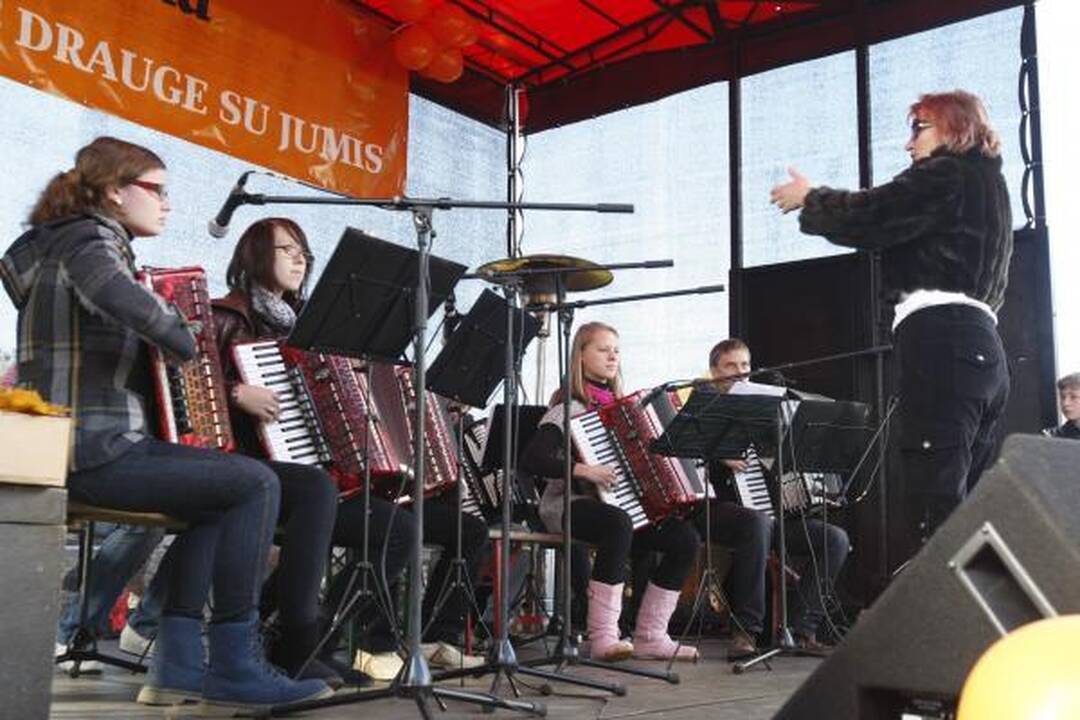 "Klaipėdos" jubiliejų miestiečiai šventė "Saulėto rudens" šventėje 
