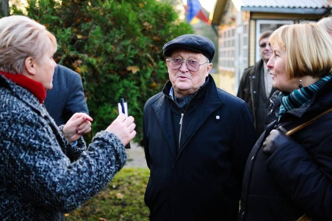 Ministras D.Jankauskas aukojo ir kvietė košės