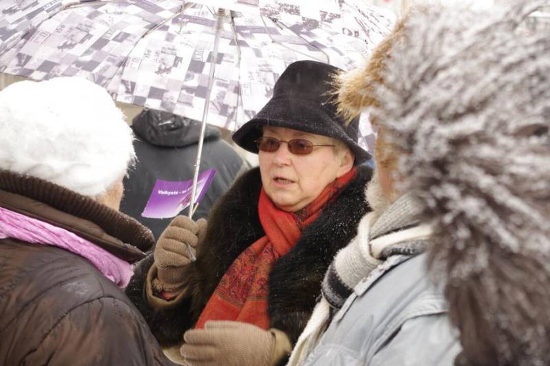 L. Stankūnaitės dukters gimtadienio proga – piketas prie policijos