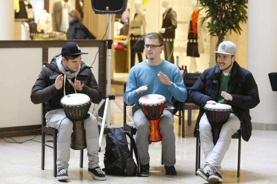 Modernioje parodoje – visko po truputį  