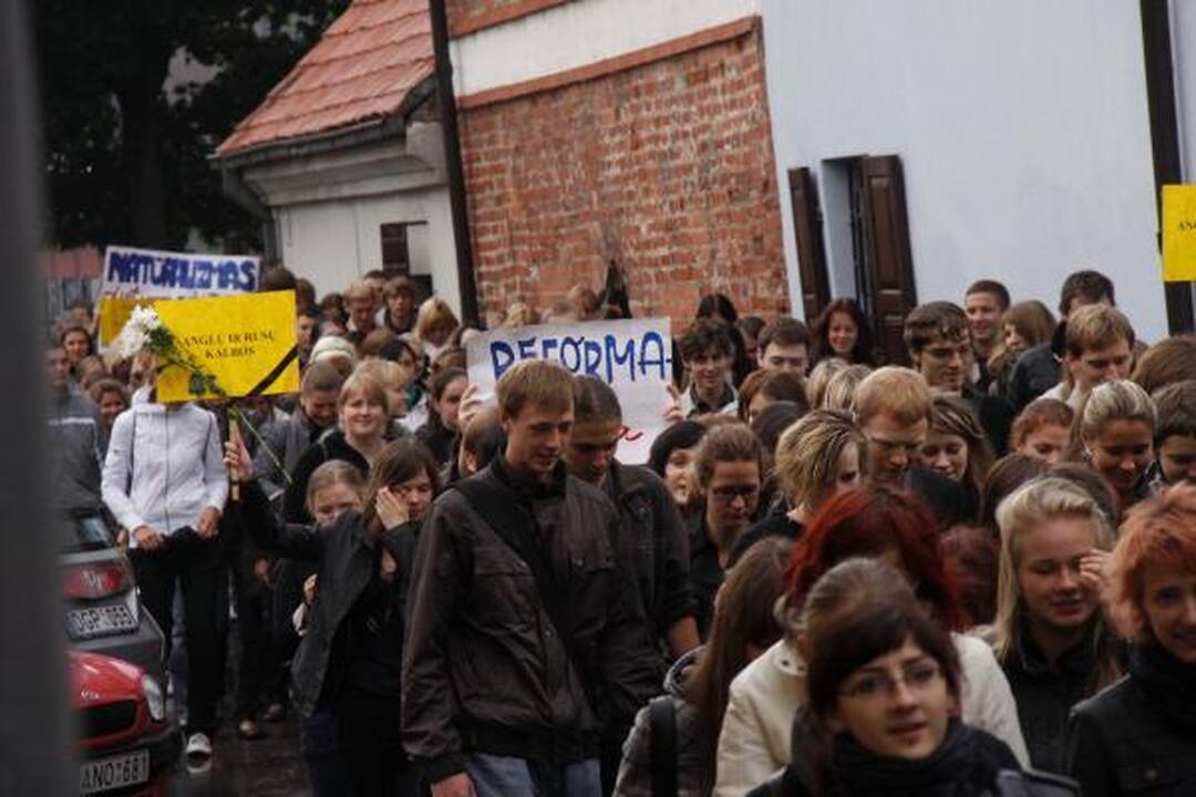 Studentai stojo ginti savo Alma Mater