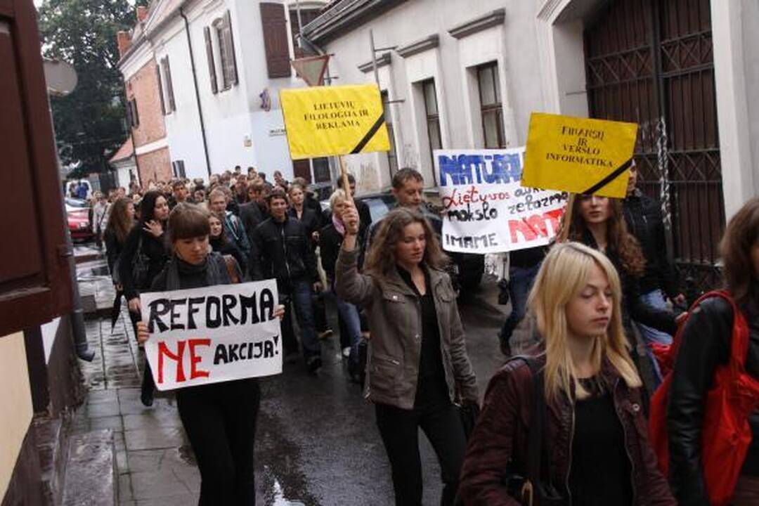 Studentai stojo ginti savo Alma Mater