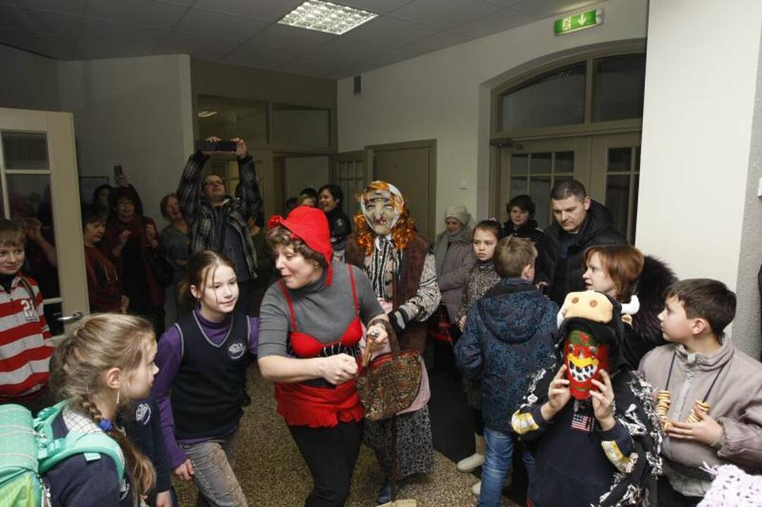 J. Karoso muzikos mokykla Užgavėnes sutiko su trenksmu