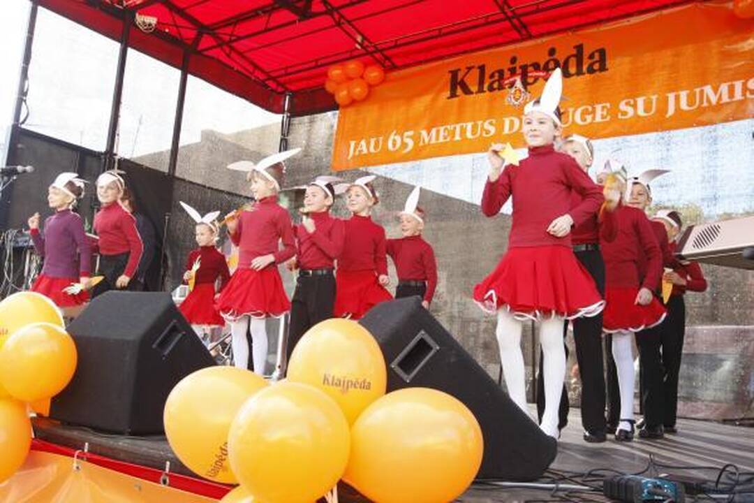 "Klaipėdos" jubiliejų miestiečiai šventė "Saulėto rudens" šventėje 
