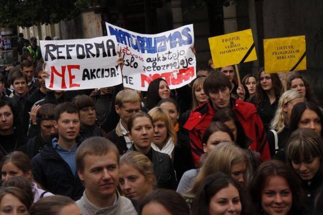 Studentai stojo ginti savo Alma Mater
