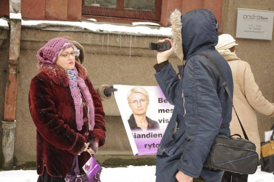 L. Stankūnaitės dukters gimtadienio proga – piketas prie policijos
