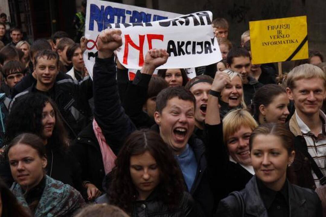 Studentai stojo ginti savo Alma Mater