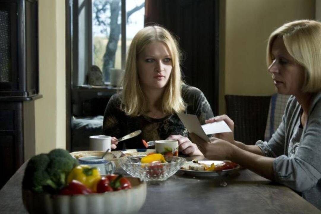 Filmas „Miegančių drugelių tvirtovė“: drugeliai į kino sales atplasnos 2012 metų sausį