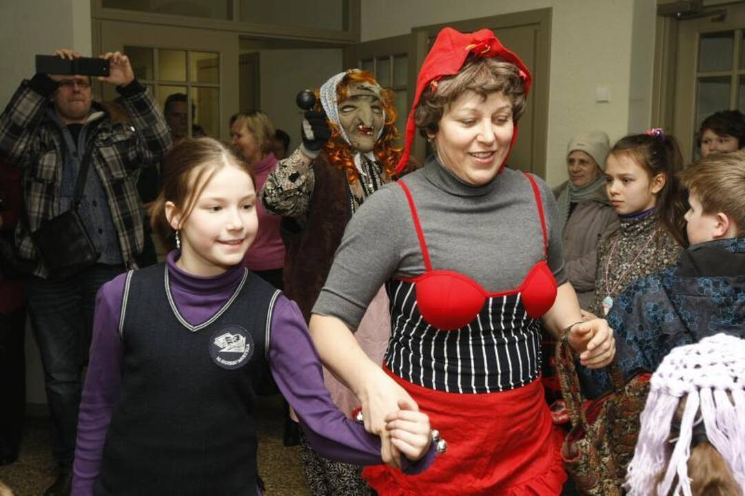 J. Karoso muzikos mokykla Užgavėnes sutiko su trenksmu