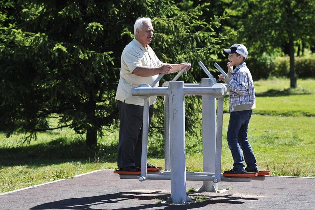 Kauniečiai traukia sportuoti į miesto parkus