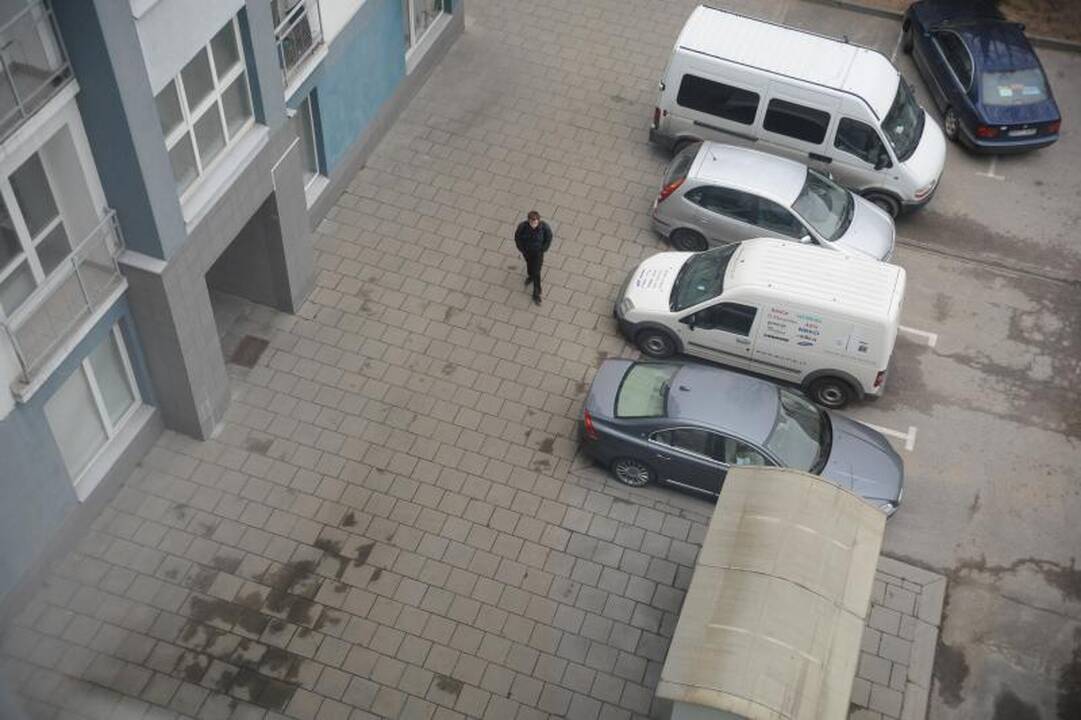 Vilniuje užsimušė iš aštunto aukšto balkono iškritę du jaunuoliai
