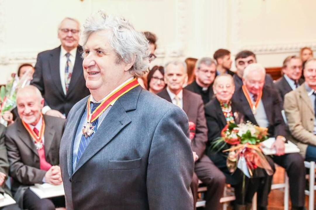 Rotušėje dešimčiai kauniečių išdalyti Santakos garbės ženklai