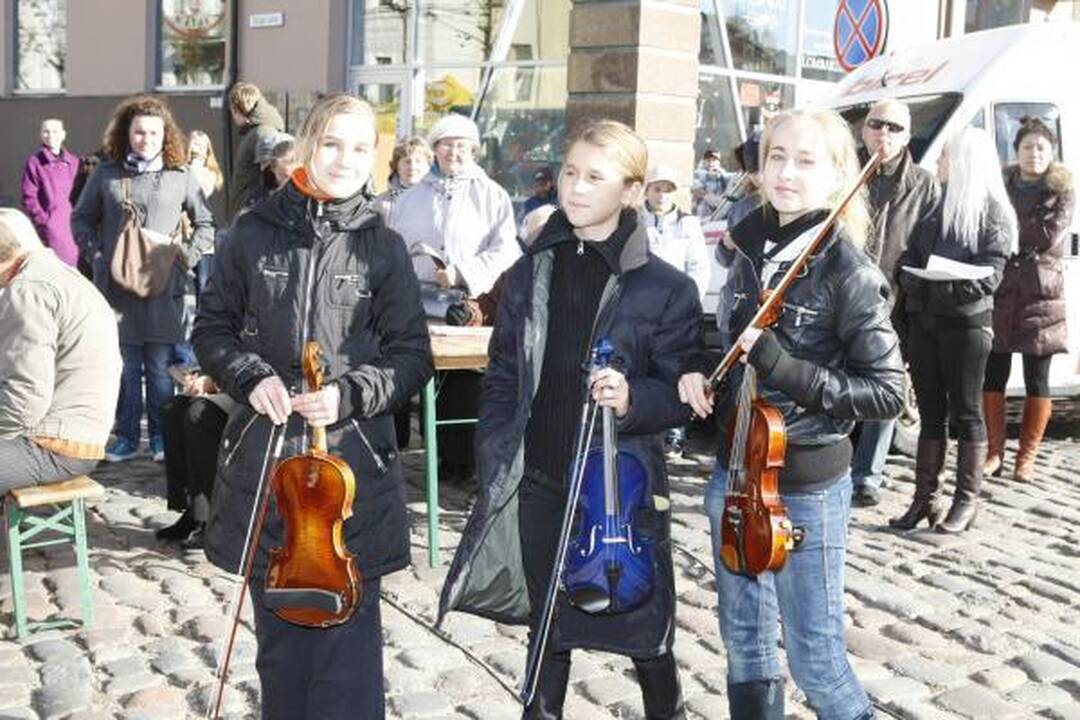 "Klaipėdos" jubiliejų miestiečiai šventė "Saulėto rudens" šventėje 