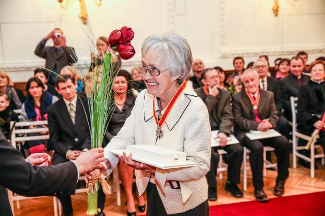 Rotušėje dešimčiai kauniečių išdalyti Santakos garbės ženklai