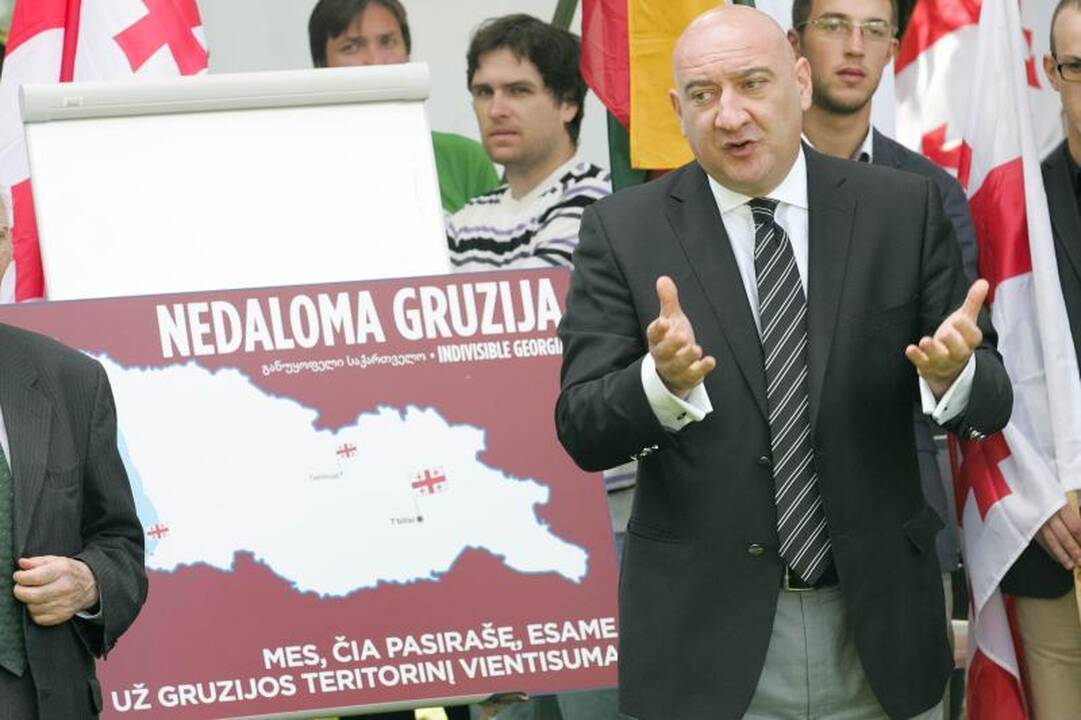Konservatoriai prie Rusijos ambasados reiškė paramą Gruzijai