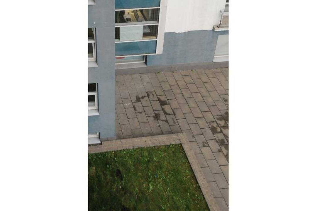 Vilniuje užsimušė iš aštunto aukšto balkono iškritę du jaunuoliai