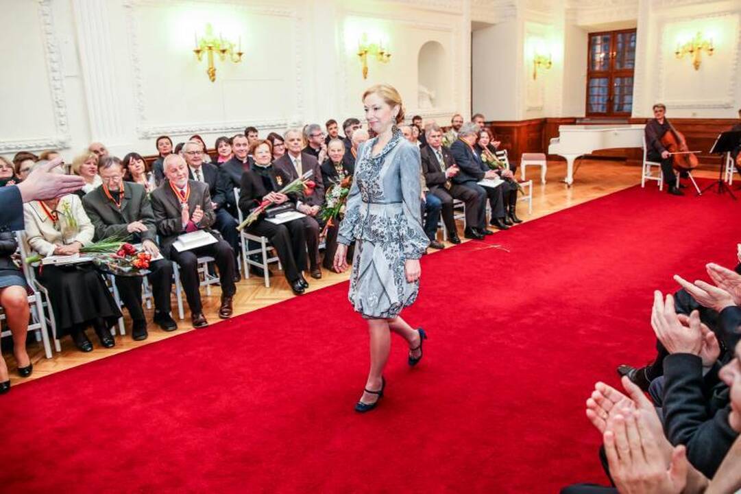 Rotušėje dešimčiai kauniečių išdalyti Santakos garbės ženklai