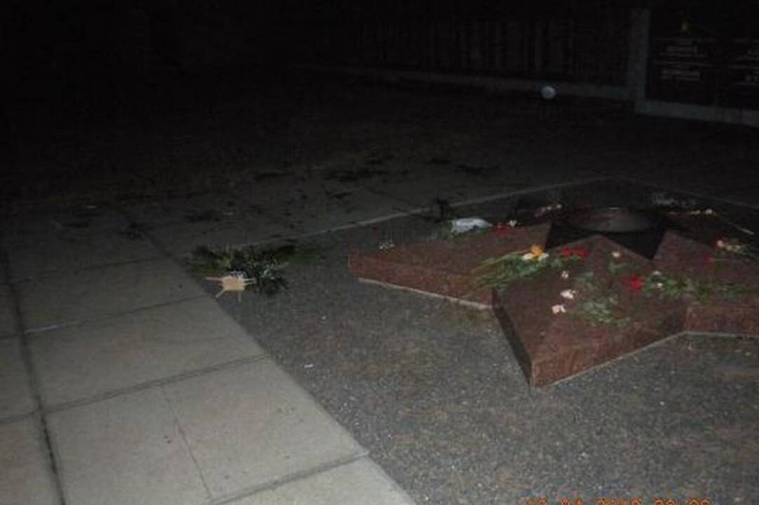 Klaipėdoje policijos patruliai sulaikė karių kapų niekintojus