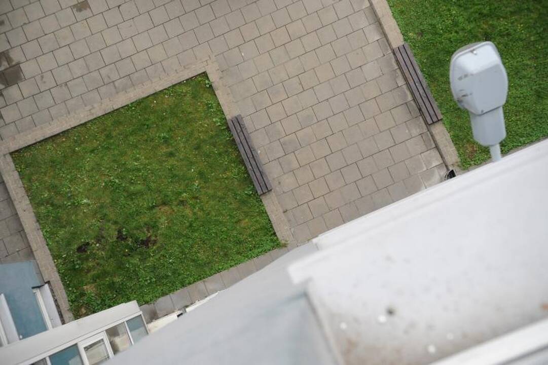 Vilniuje užsimušė iš aštunto aukšto balkono iškritę du jaunuoliai
