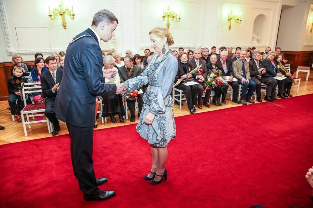 Rotušėje dešimčiai kauniečių išdalyti Santakos garbės ženklai