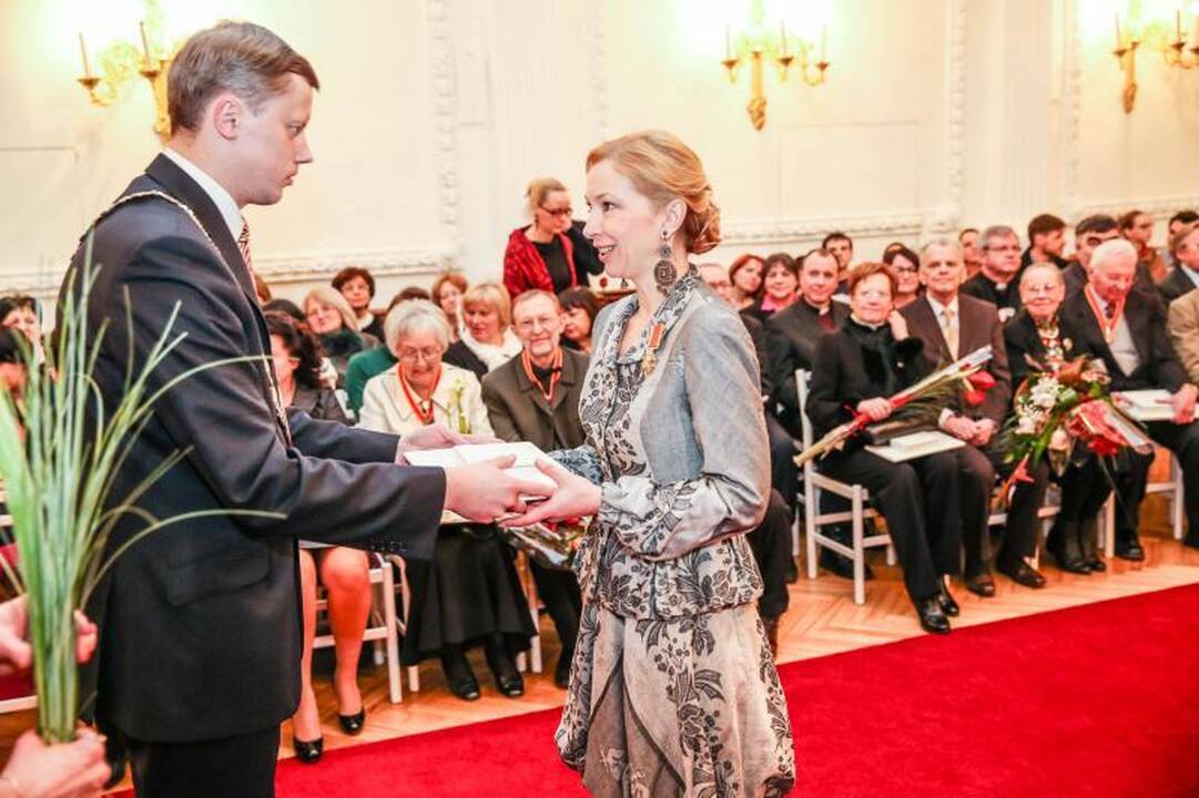 Rotušėje dešimčiai kauniečių išdalyti Santakos garbės ženklai