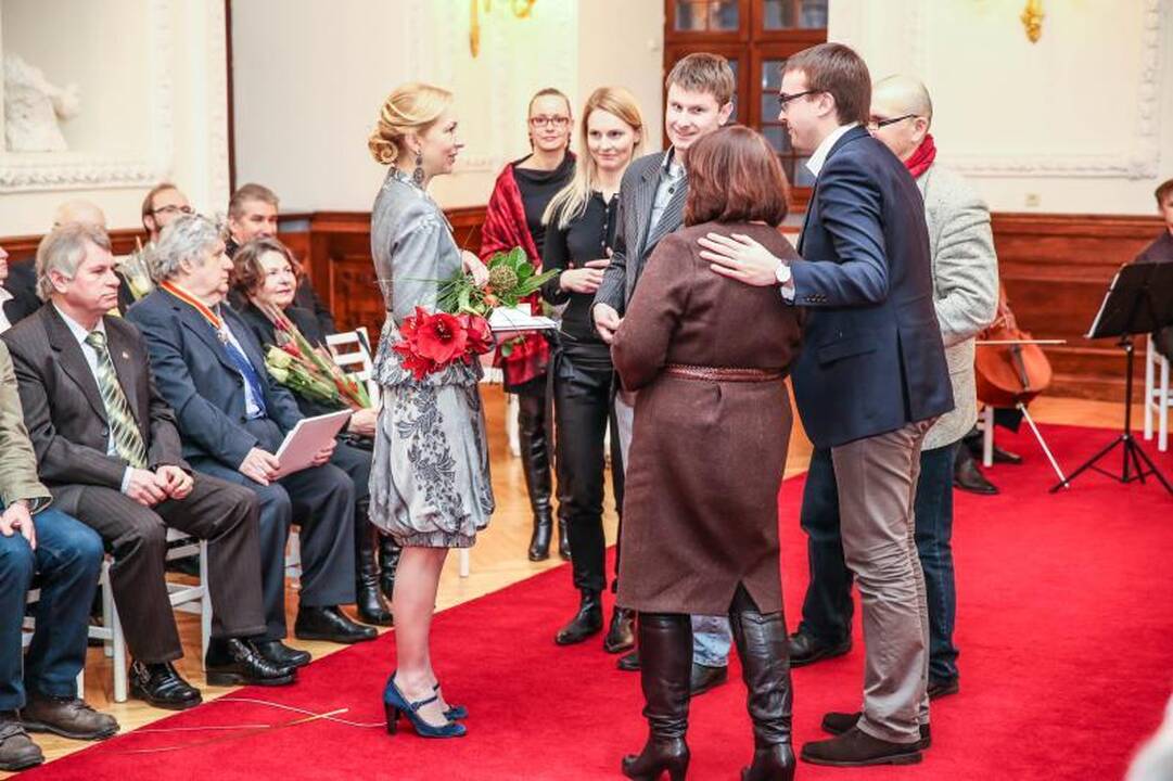 Rotušėje dešimčiai kauniečių išdalyti Santakos garbės ženklai