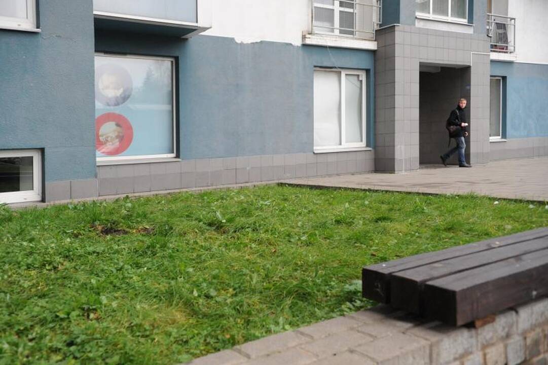 Vilniuje užsimušė iš aštunto aukšto balkono iškritę du jaunuoliai
