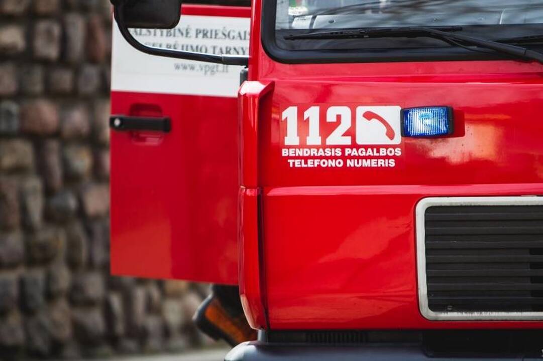 Per gaisrą daugiabutyje Vilniuje nukentėjo moteris