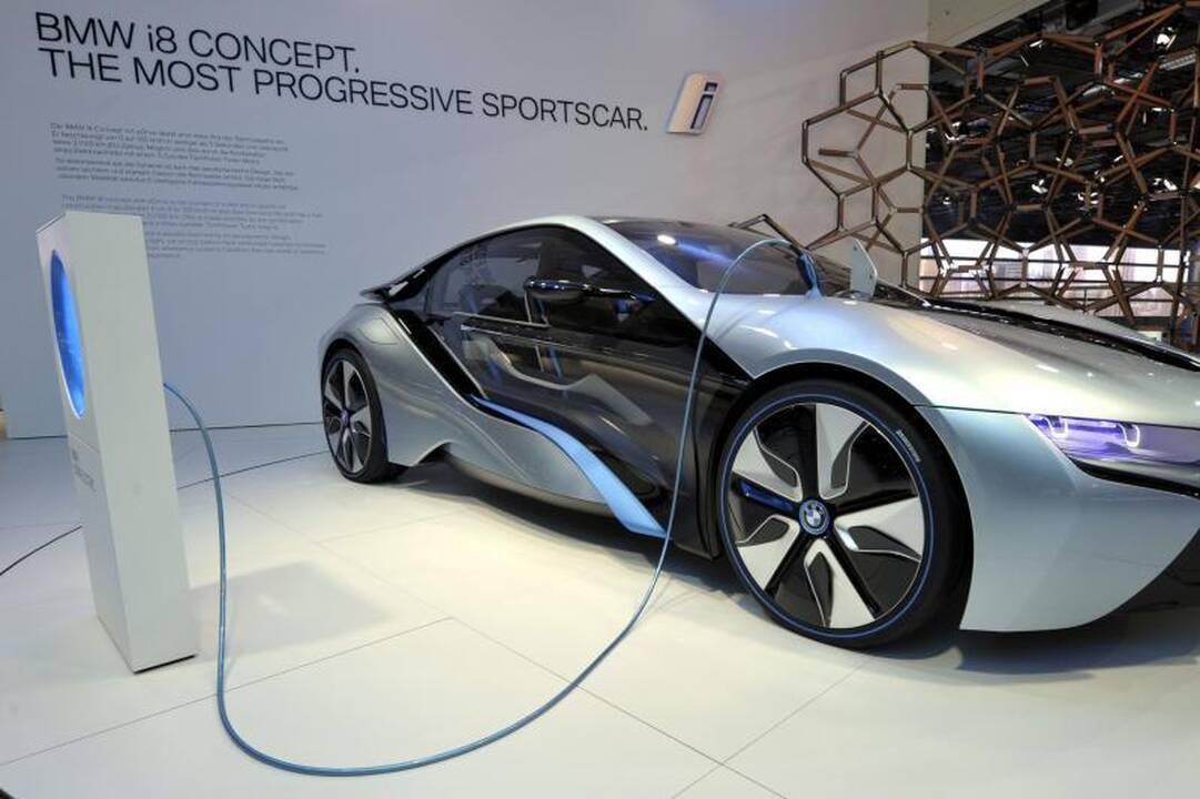 BMW iš Frankfurto: „i8“ - velniškai pašėlęs ekologiškas ryklys