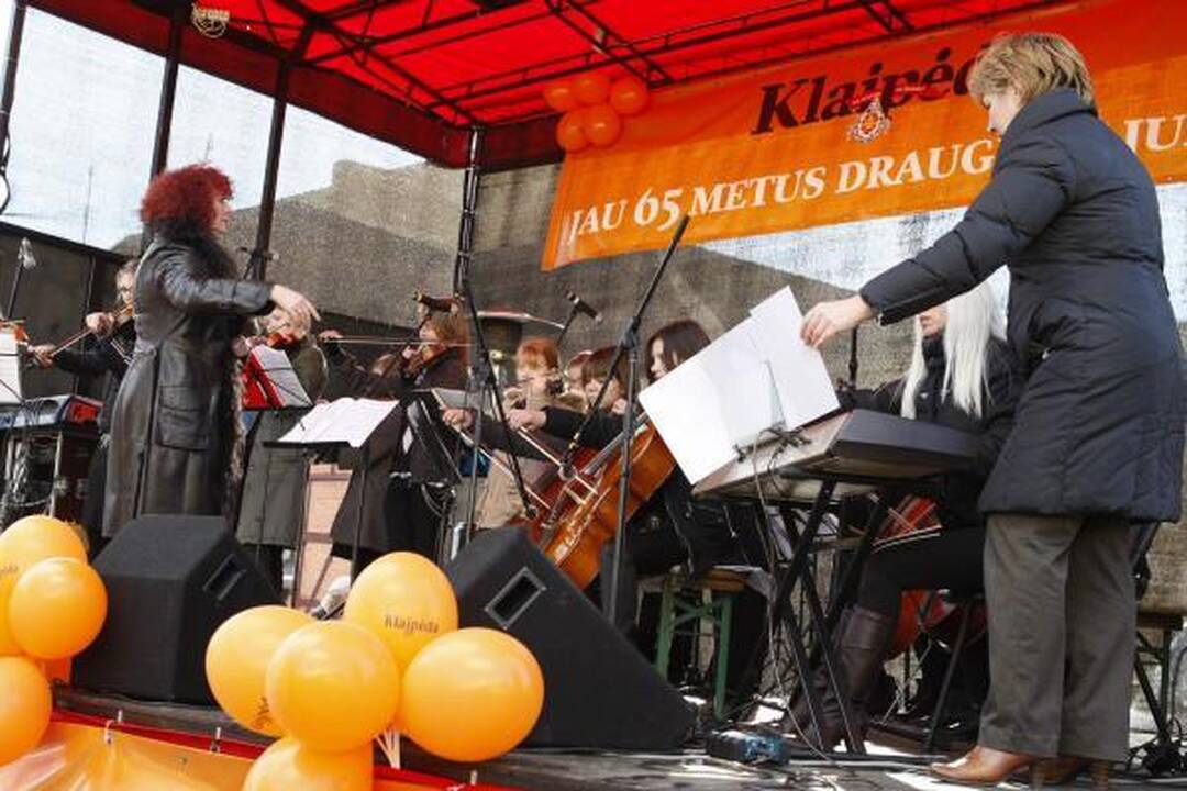 "Klaipėdos" jubiliejų miestiečiai šventė "Saulėto rudens" šventėje 