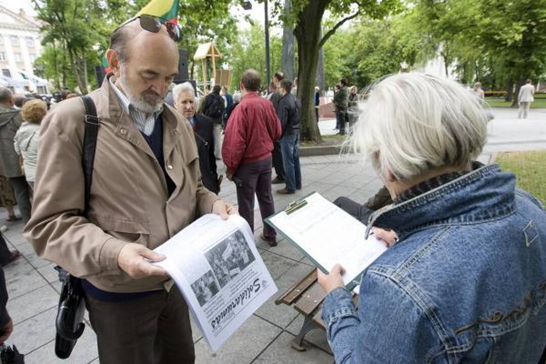 Mitinge prie Vyriausybės - 300 žmonių