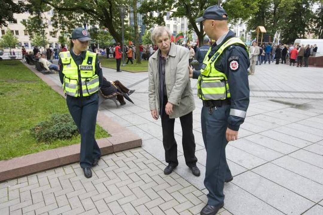 Mitinge prie Vyriausybės - 300 žmonių