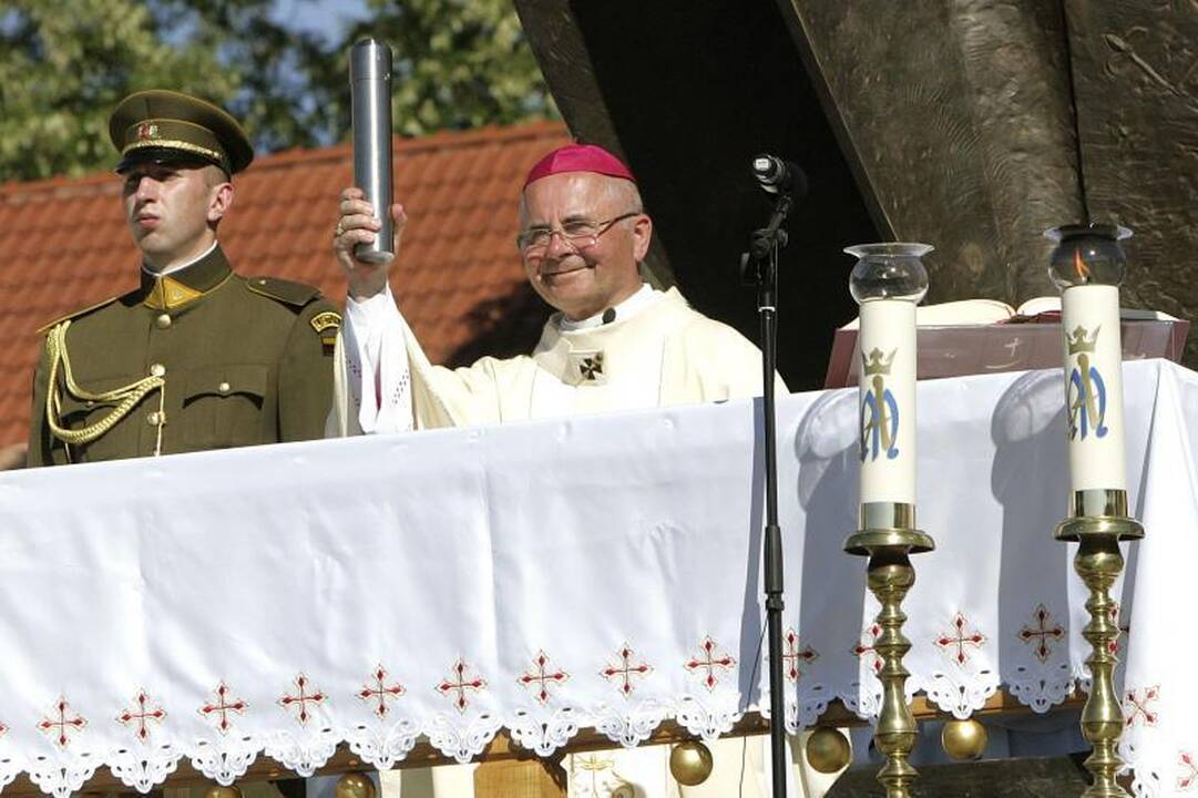 Kaune atidengtas paminklas Jonui Pauliui II