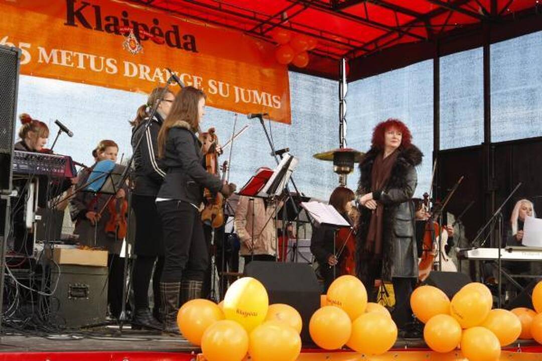 "Klaipėdos" jubiliejų miestiečiai šventė "Saulėto rudens" šventėje 