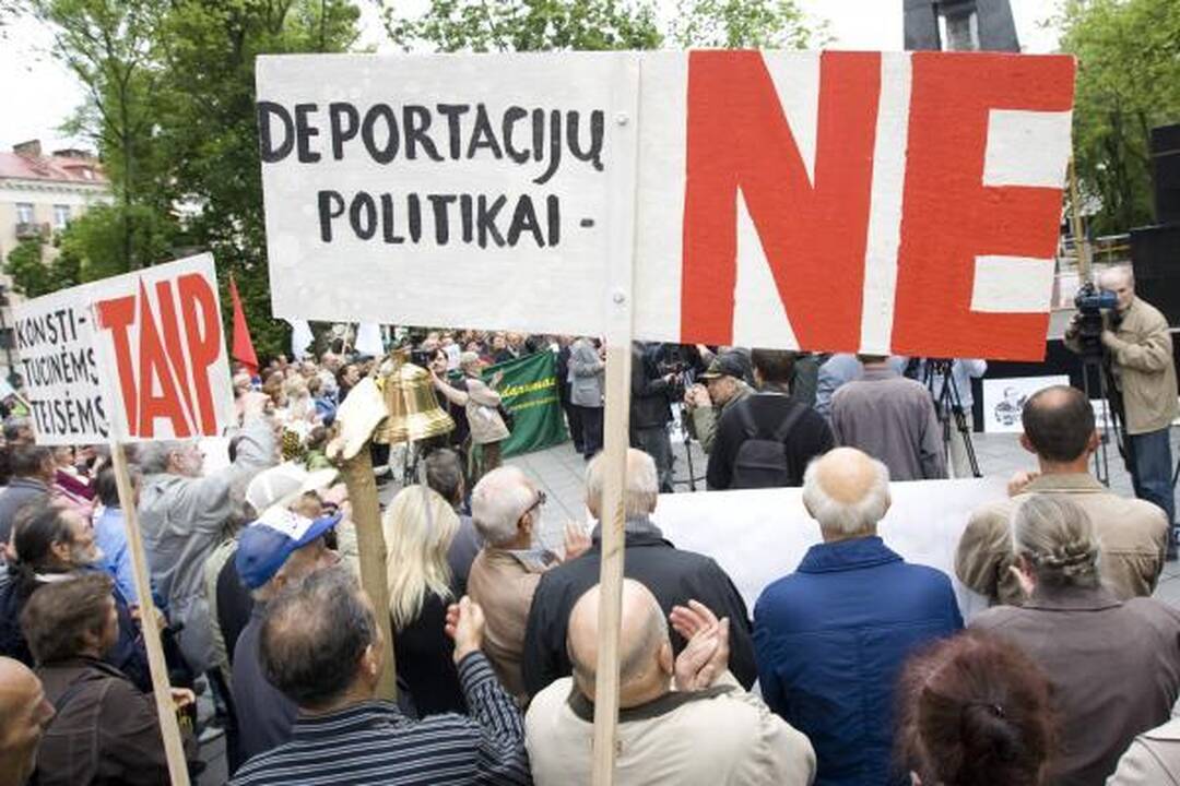 Mitinge prie Vyriausybės - 300 žmonių