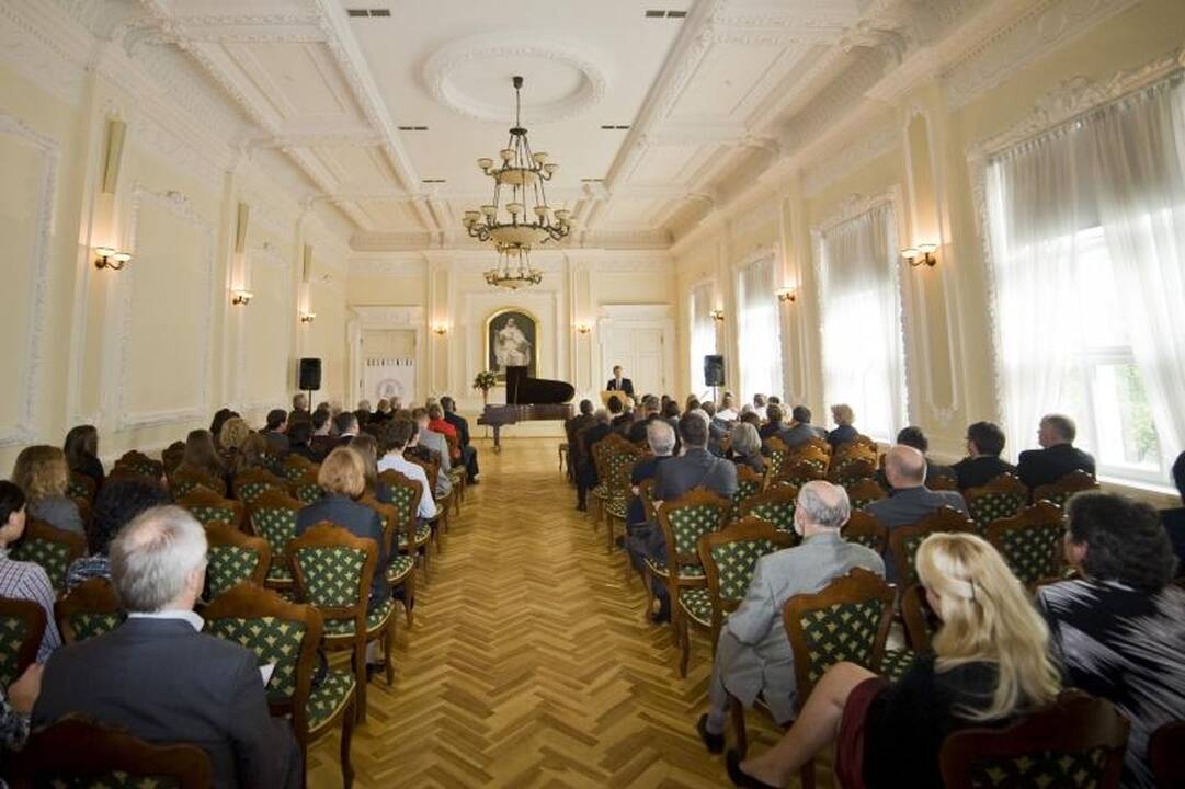 Istorinis įvykis: VDU atidarė atstovybę Vašingtone