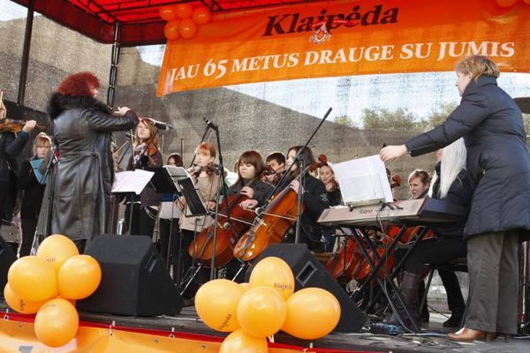 "Klaipėdos" jubiliejų miestiečiai šventė "Saulėto rudens" šventėje 